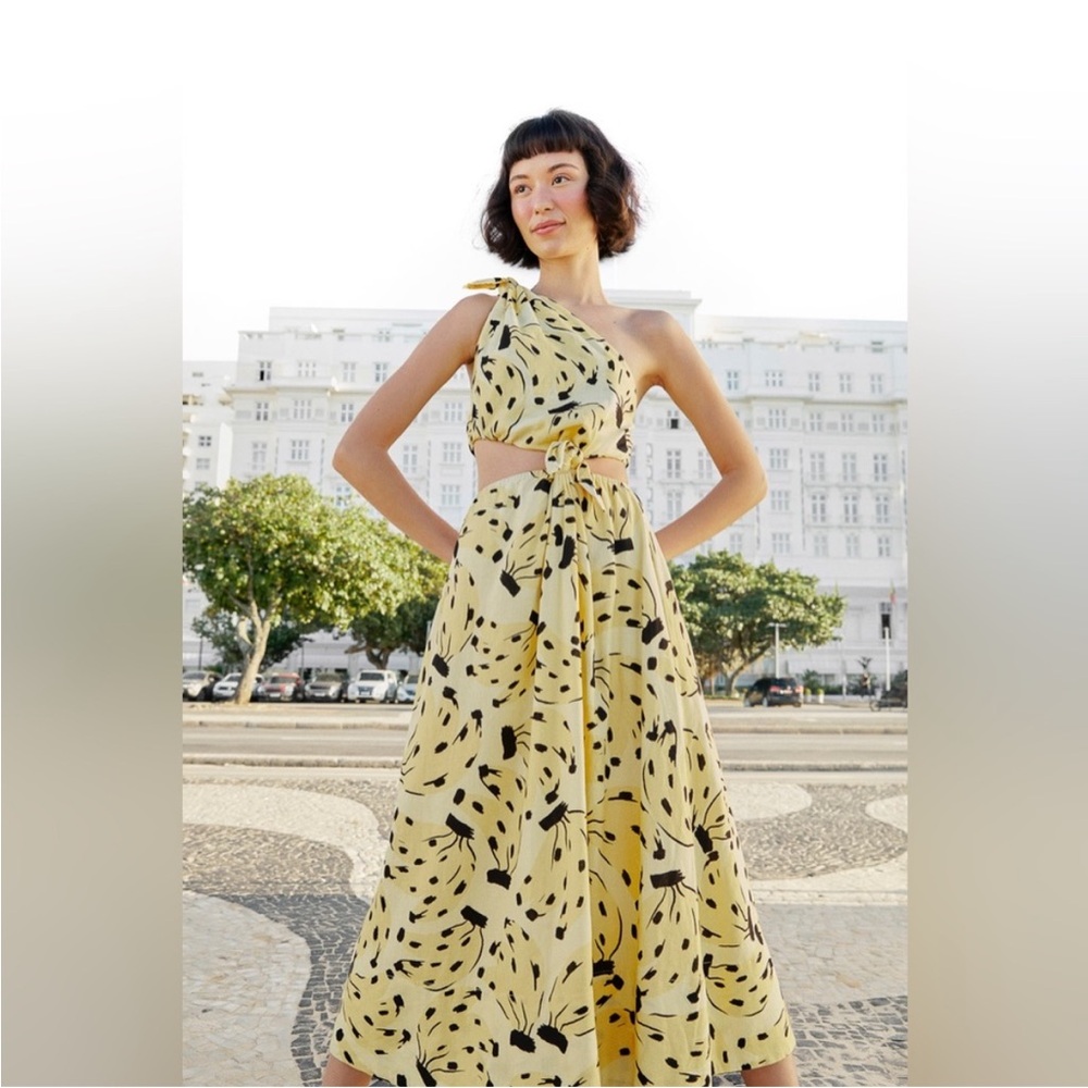 FARM Rio Yellow  Bossa banana knot
Midi dress - NWT
